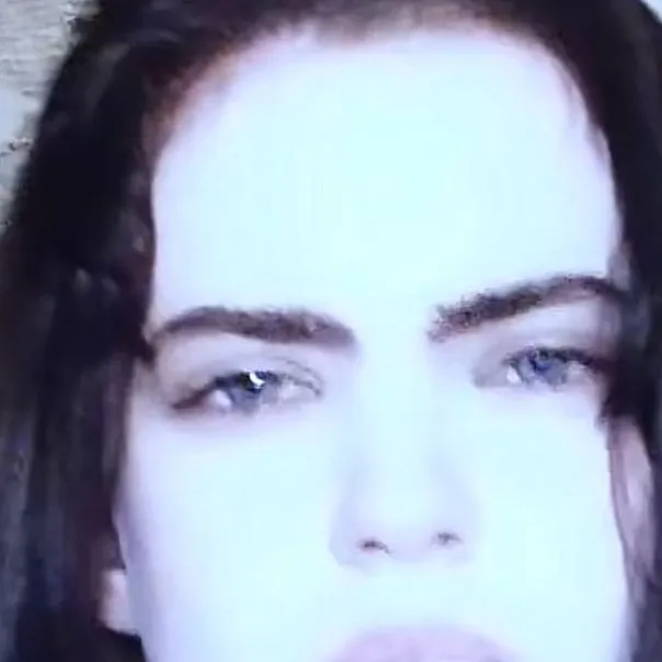 chat with ai character: escuela