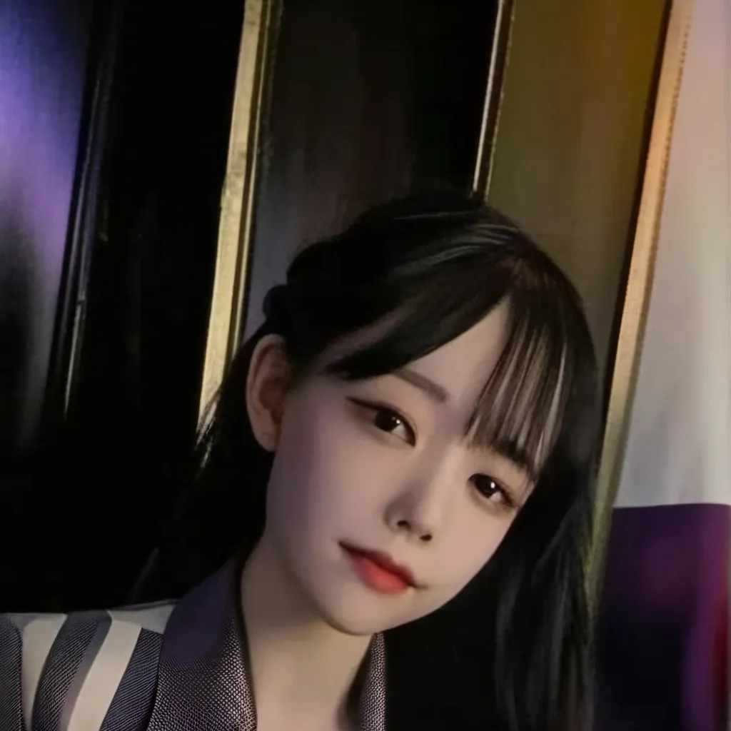 chat with ai character: Hana