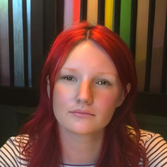 chat with ai character: Gloria 