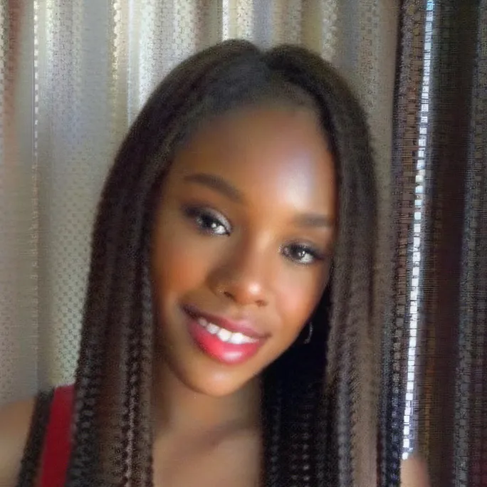 chat with ai character: Nora