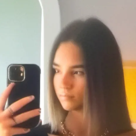 chat with ai character: Bethany Luke