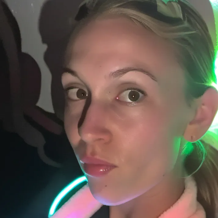 chat with ai character: Ruby
