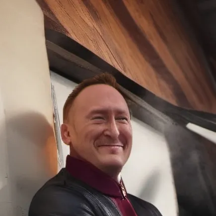 chat with ai character: Damian