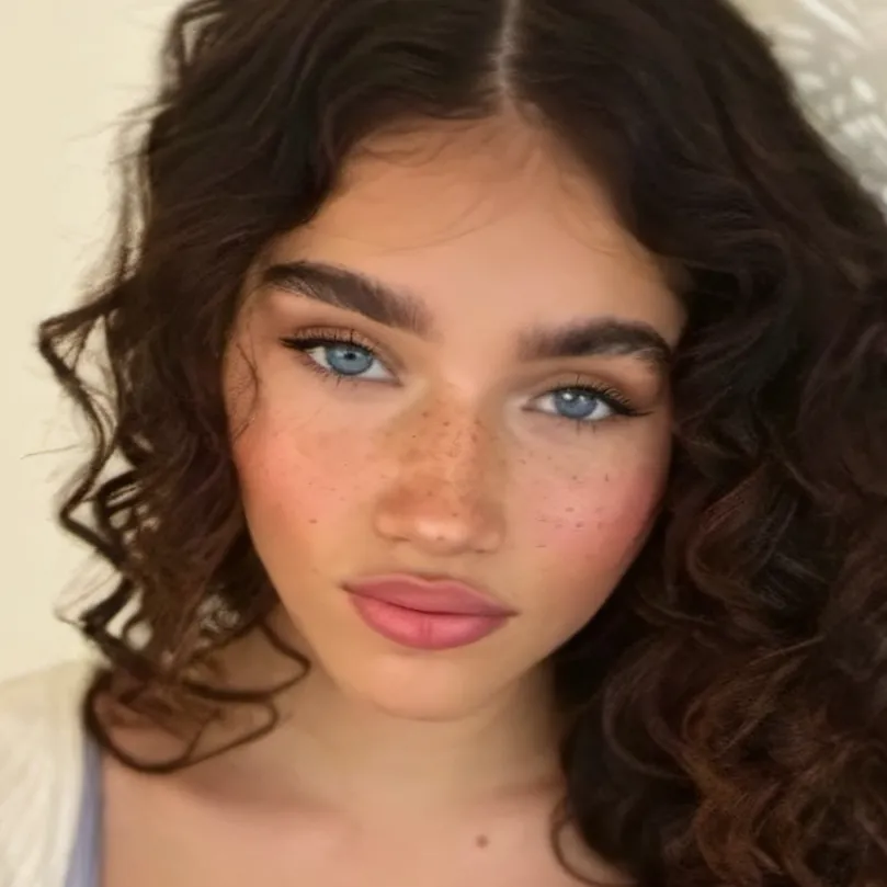 chat with ai character: Jessi