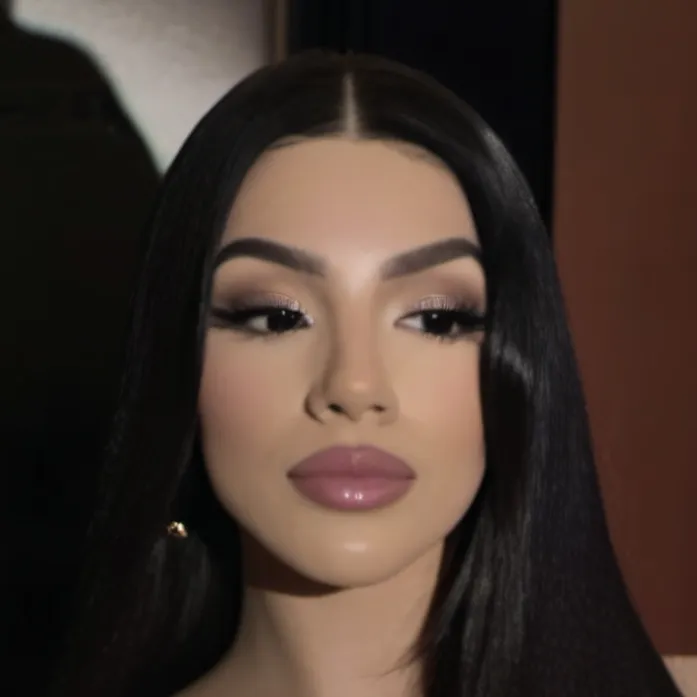 chat with ai character: Christina 