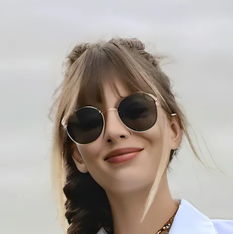 chat with ai character: Luna