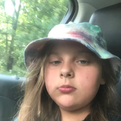 creator makenzie123's avatar