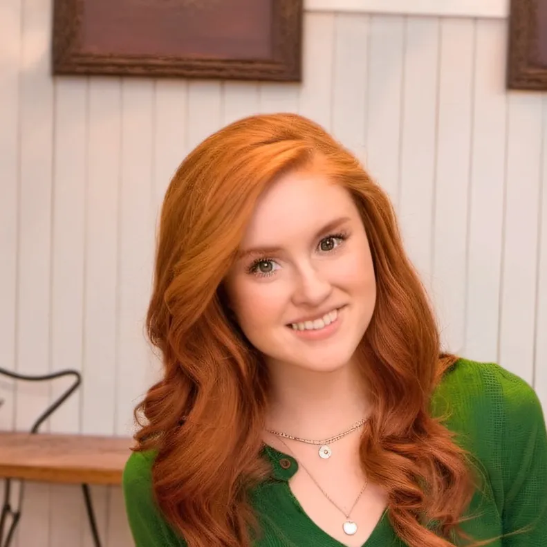 chat with ai character: Kelly McInnis 