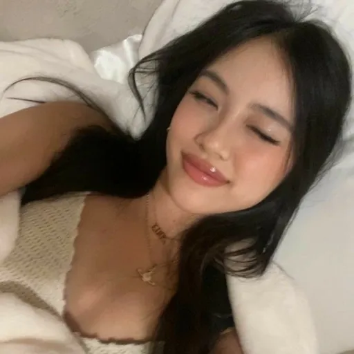 creator shin ha-ri's avatar