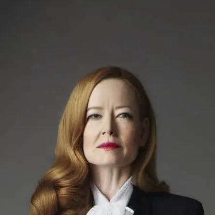 chat with ai character: Zelda Spellman
