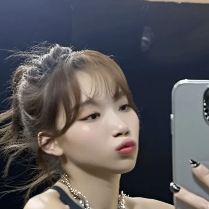 chat with ai character: Chaewon