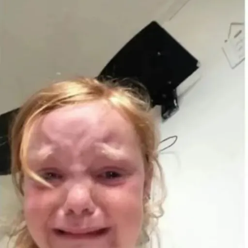 creator Ellieanasonhouse's avatar
