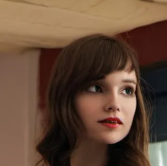 chat with ai character: Ella