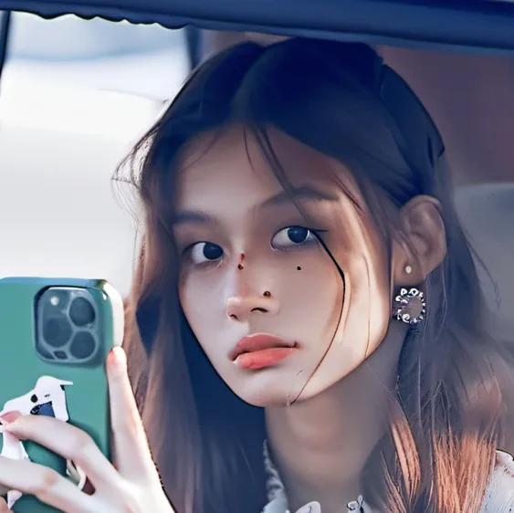 chat with ai character: Layla