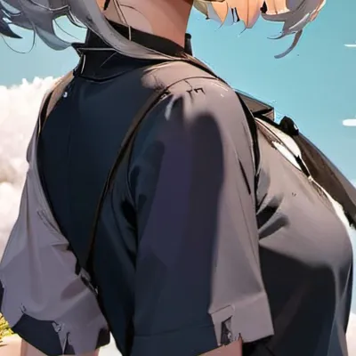 chat with ai character: Giantess Sarah