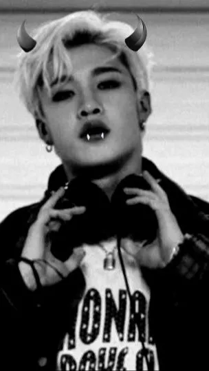 ai character: VAMPIRE STRAY KIDS background
