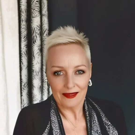 chat with ai character: Donna