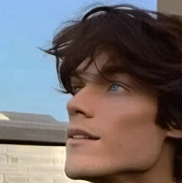 chat with ai character: Chris sturniolo 