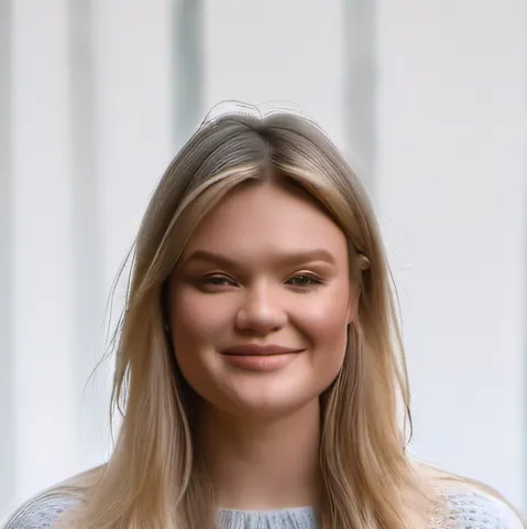 chat with ai character: Holly