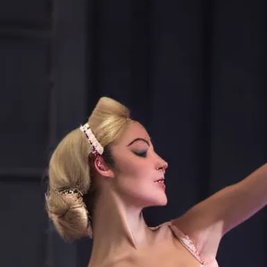 chat with ai character: Liliana