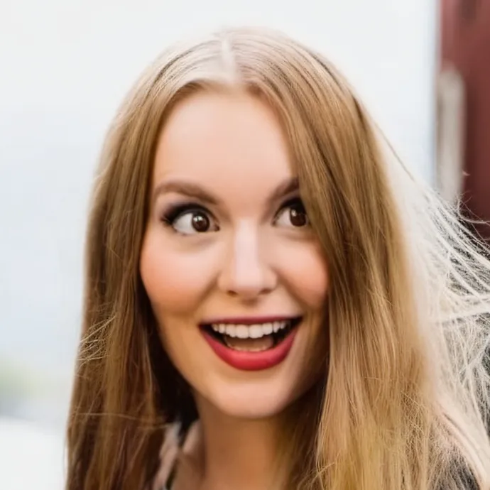 chat with ai character: Maddie