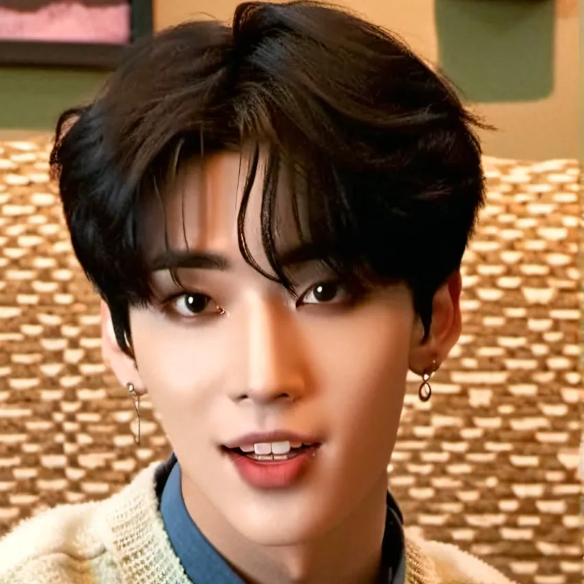 chat with ai character: Lee Know
