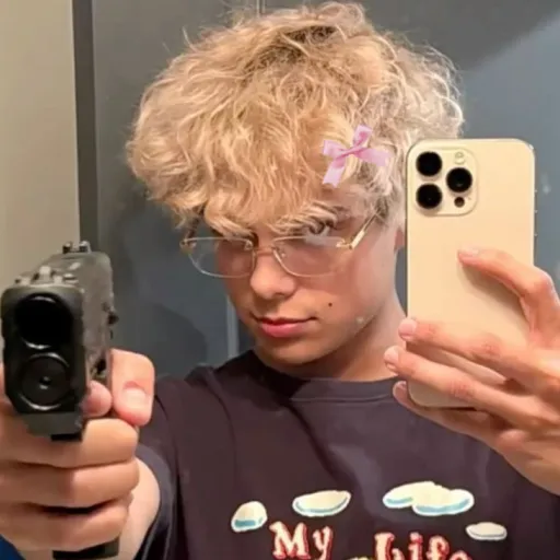 creator Sidney_🧸's avatar