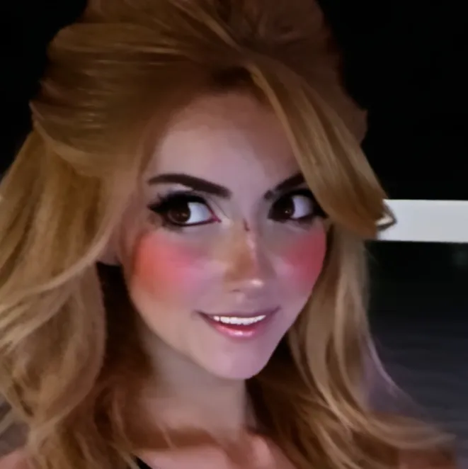 chat with ai character: Sarah