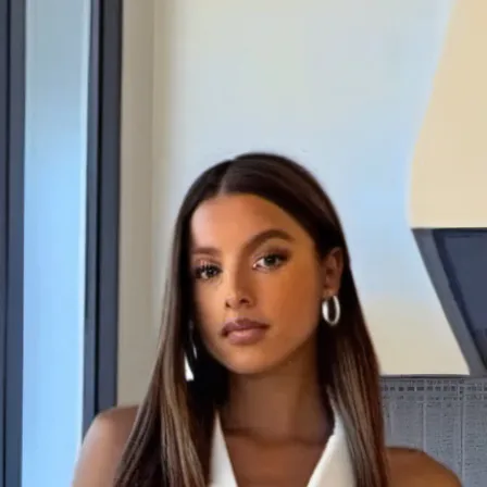 chat with ai character: Sara