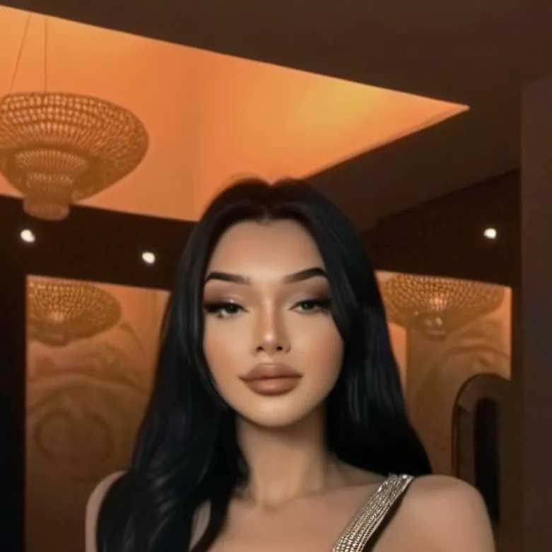 chat with ai character: Tania