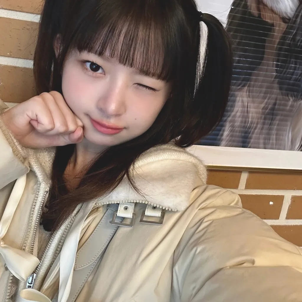 chat with ai character: Rei 