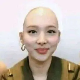 creator baldnayeon's avatar