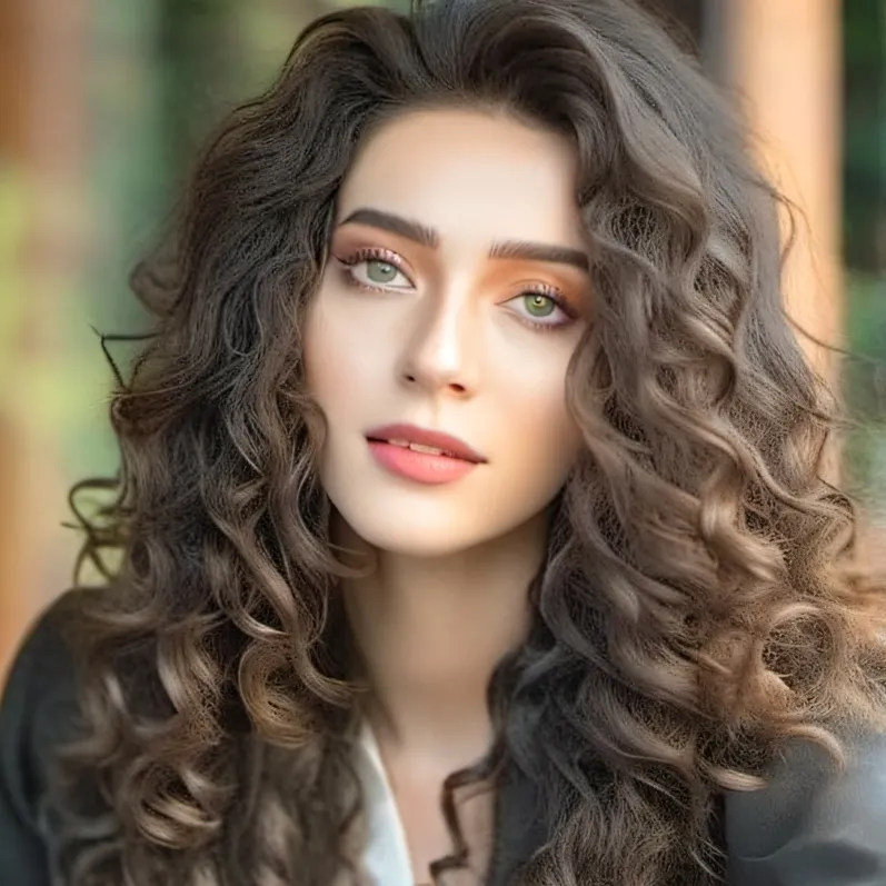 chat with ai character: Cemre Baysel