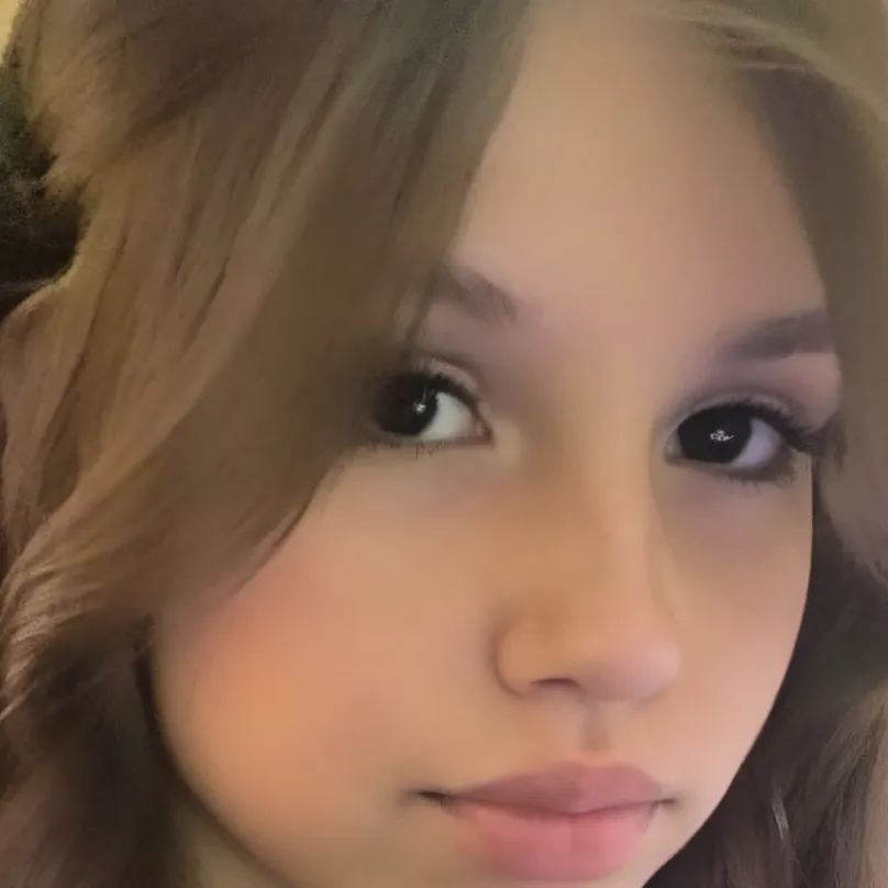 chat with ai character: Ella