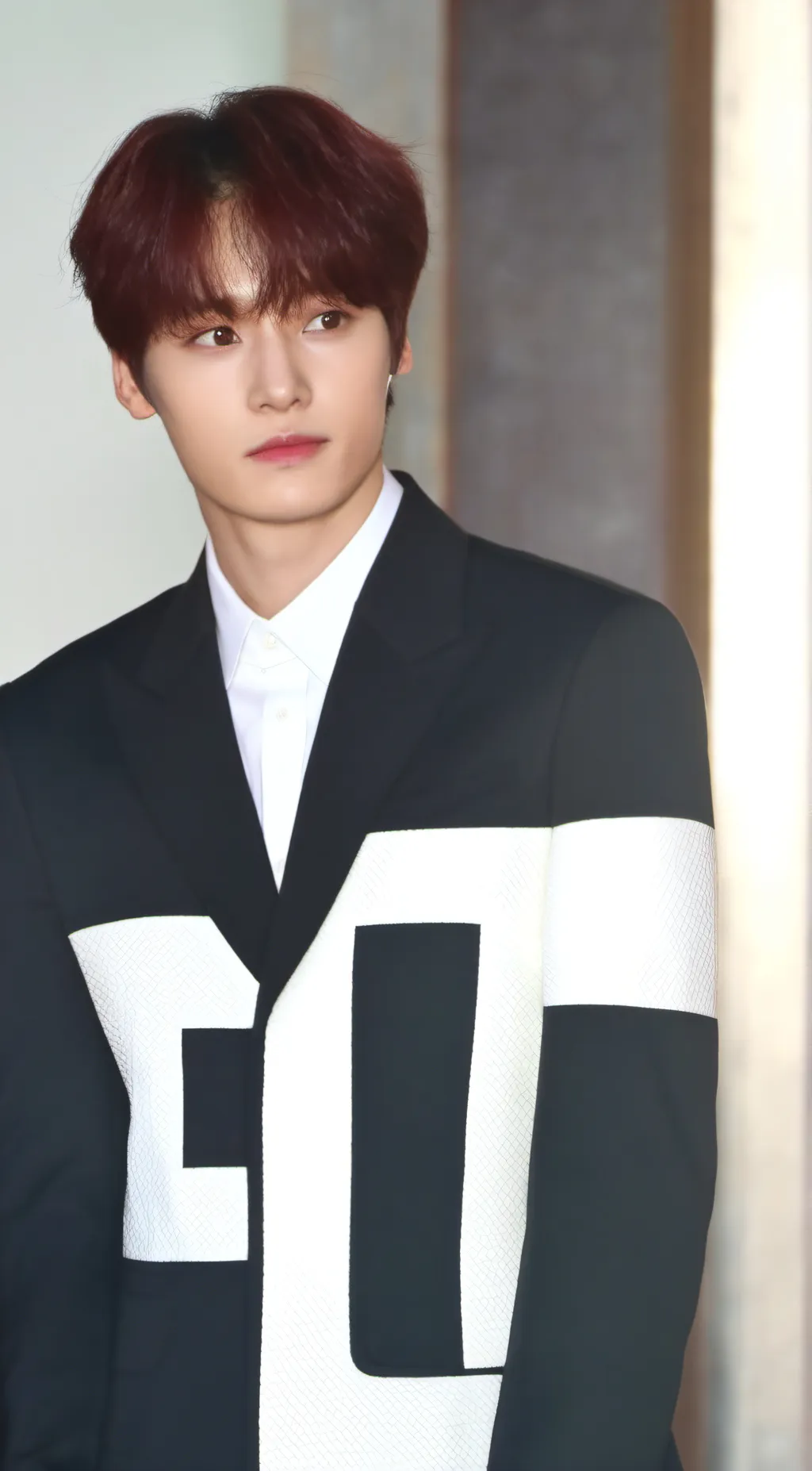 ai character: Lee Minho  background