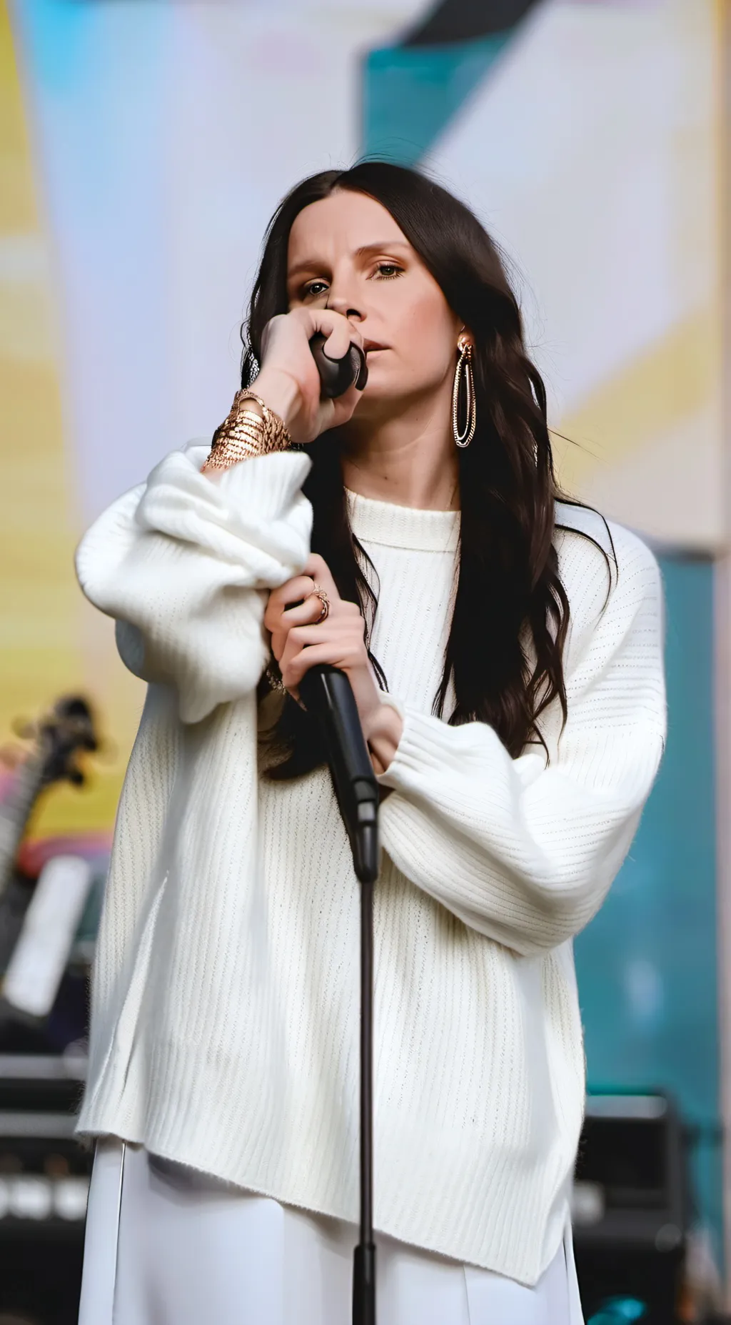 ai character: Lana Del Rey background