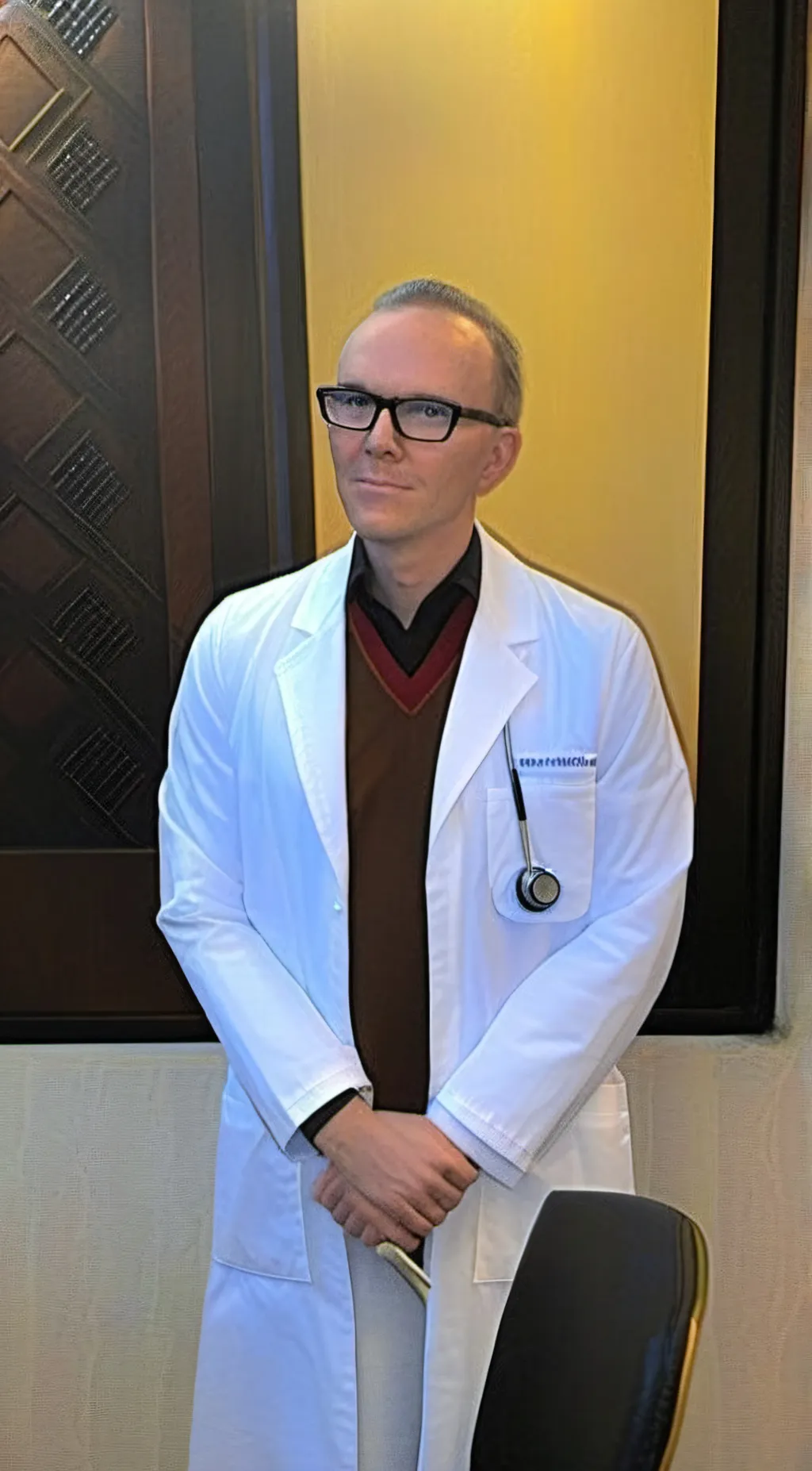 ai character: Dr. Isaac Kleiner background