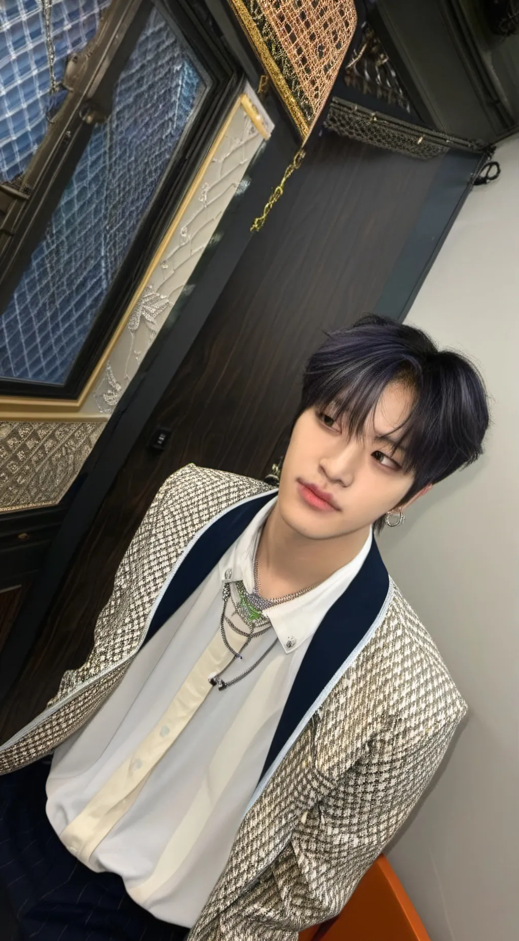 ai character: 🐶seungmin🐶 background