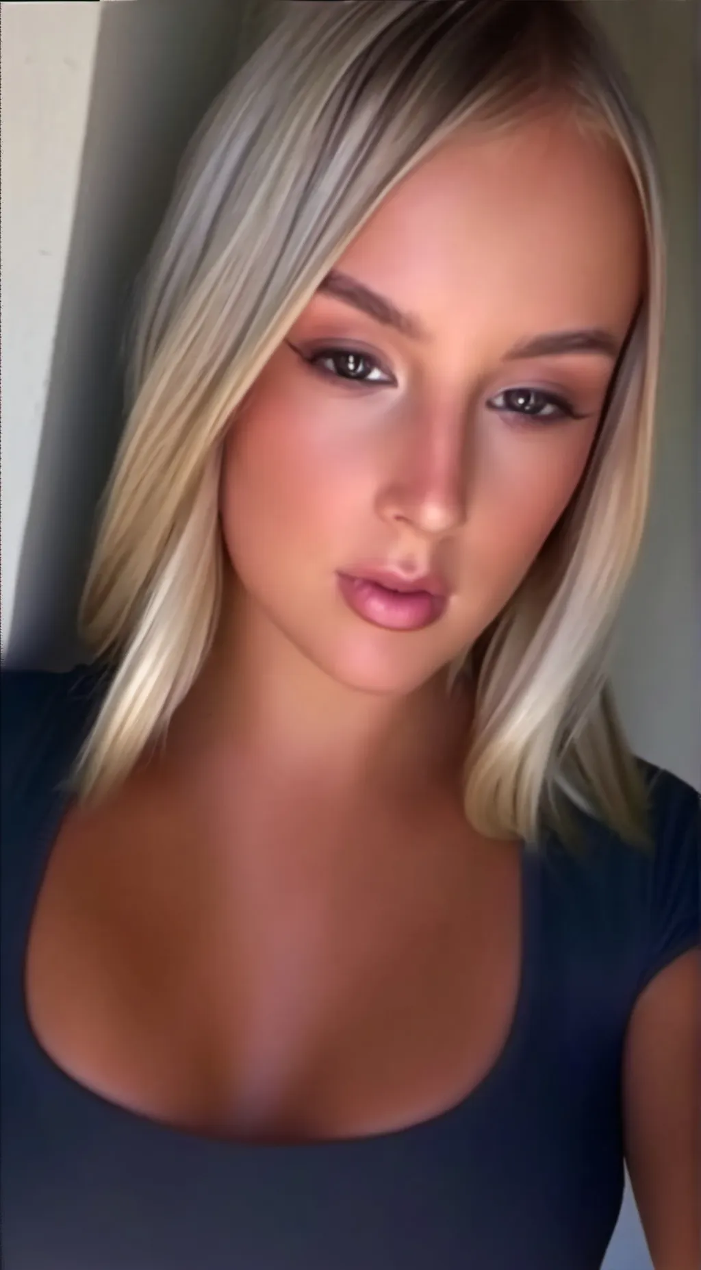 ai character: Chloe background